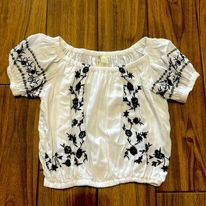 Japan’s large blouse crop top embroidered flowers